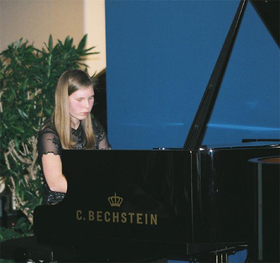 12Gabby_031x1.jpg